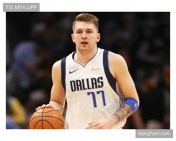 卢卡·东契奇回家买菜的视频，篮子里全是精品，路人当场脸绿