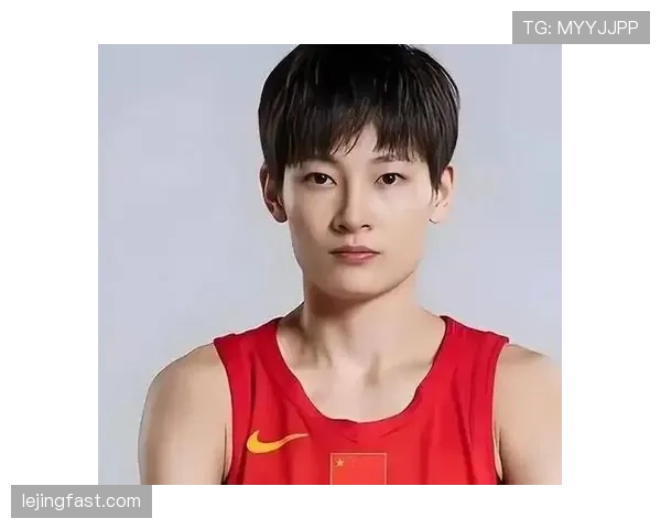杨力维那生活储蓄卡都没她奖杯多，感觉她根本不是普通人吧？